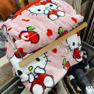 Apple Hello kitty blanket